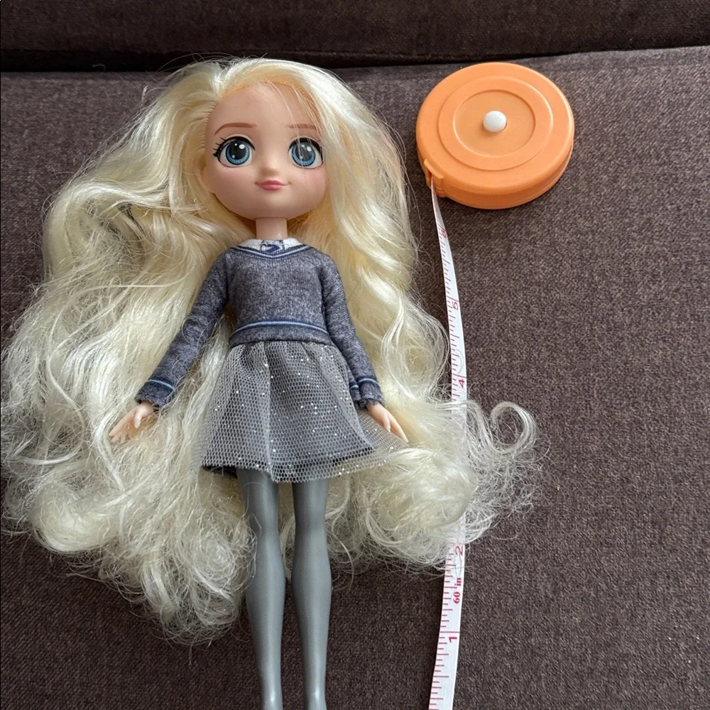 Blonde Doll with Silver Outfit - Picture 6 of 6